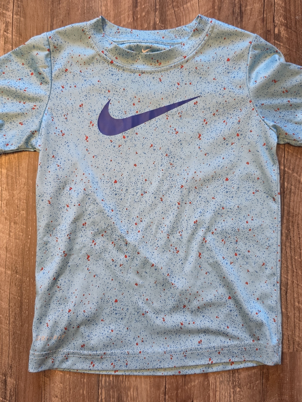 Nike Boys Dri-FIT Graphic T-Shirt Light Blue Paint Splatter Size 6 (5-6 Yrs)